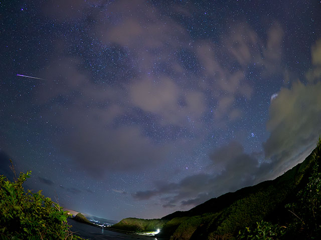 写真家 北山輝泰がM.ZUIKO DIGITAL ED 8mm F1.8 Fisheye PROで撮影した流れ星の写真