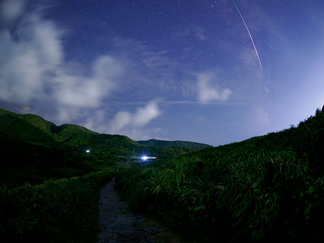 写真家 北山輝泰がM.ZUIKO DIGITAL ED 8mm F1.8 Fisheye PROで撮影した流れ星の写真