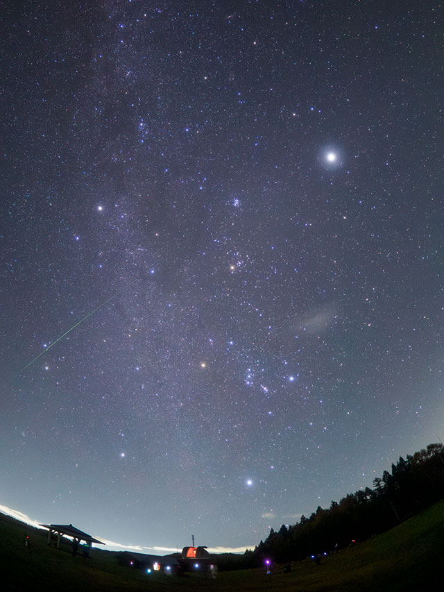 写真家 北山輝泰がM.ZUIKO DIGITAL ED 8mm F1.8 Fisheye PROで撮影した流れ星の写真