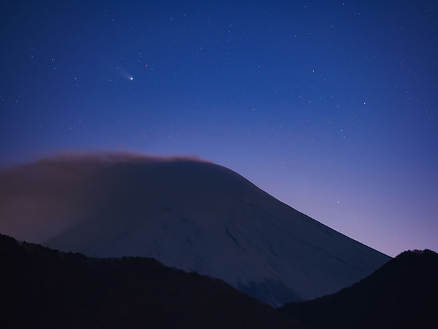 写真家 北山輝泰がM.ZUIKO DIGITAL ED 40-150mm F2.8 PROで撮影した彗星の写真