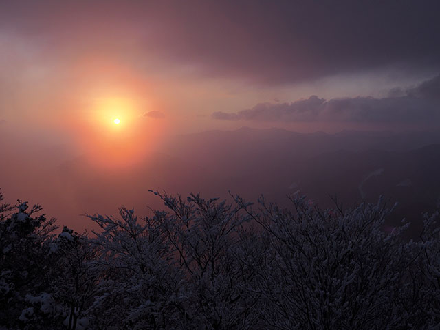 写真家 秦 達夫がM.ZUIKO DIGITAL ED 12-40mm F2.8 PRO IIで撮影したご来光の写真