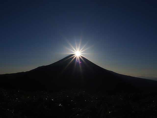 写真家 秦 達夫がM.ZUIKO DIGITAL ED 12-40mm F2.8 PRO IIで撮影したご来光の写真